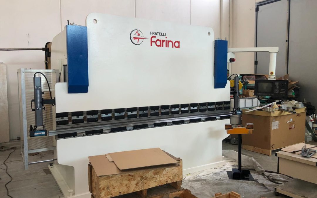 Piegatrice usata FARINA 80-3000 cnc 4 assi
